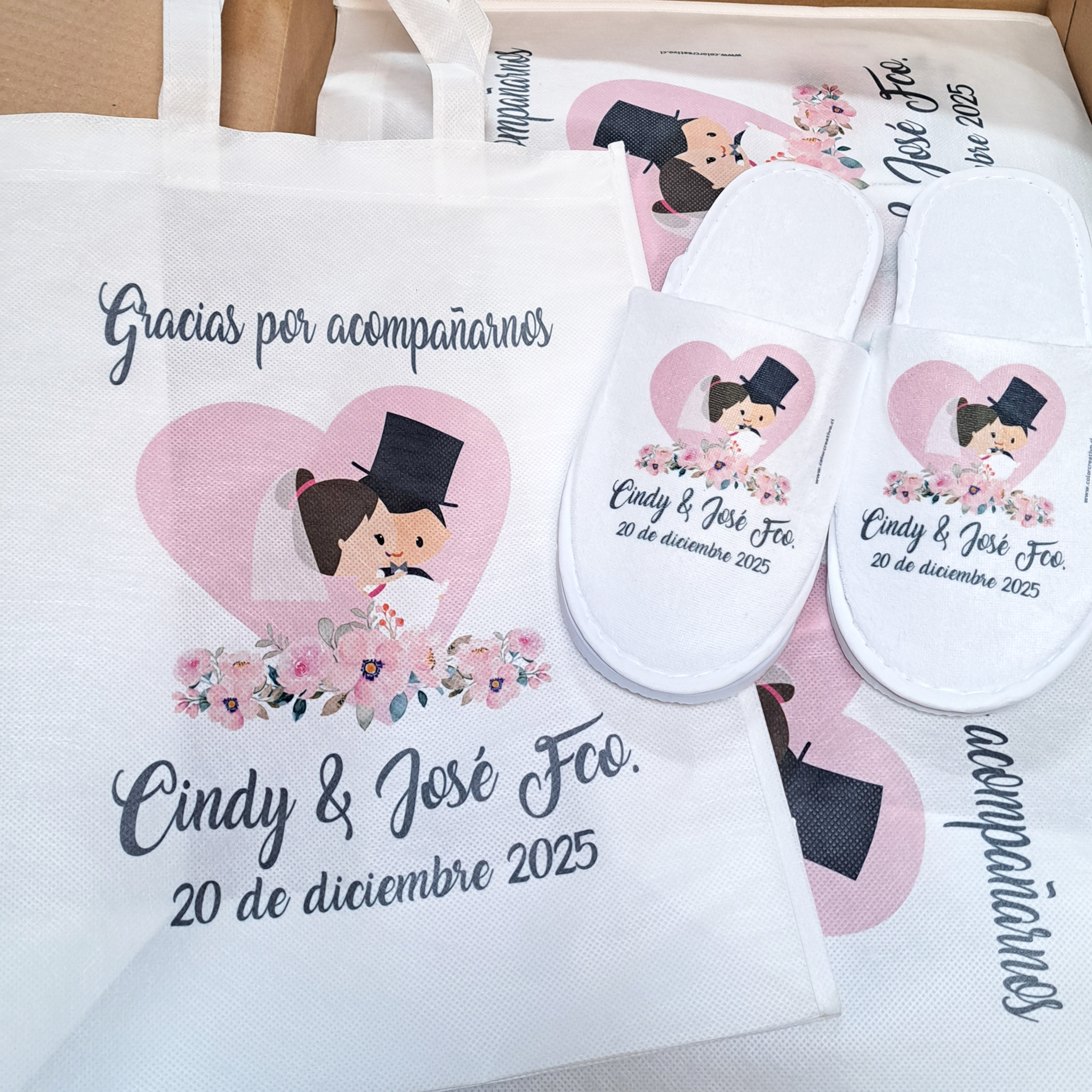 Pack Kits Recuerdo Personalizado para Matrimonio – Bolsas con fuelle + Pantuflas