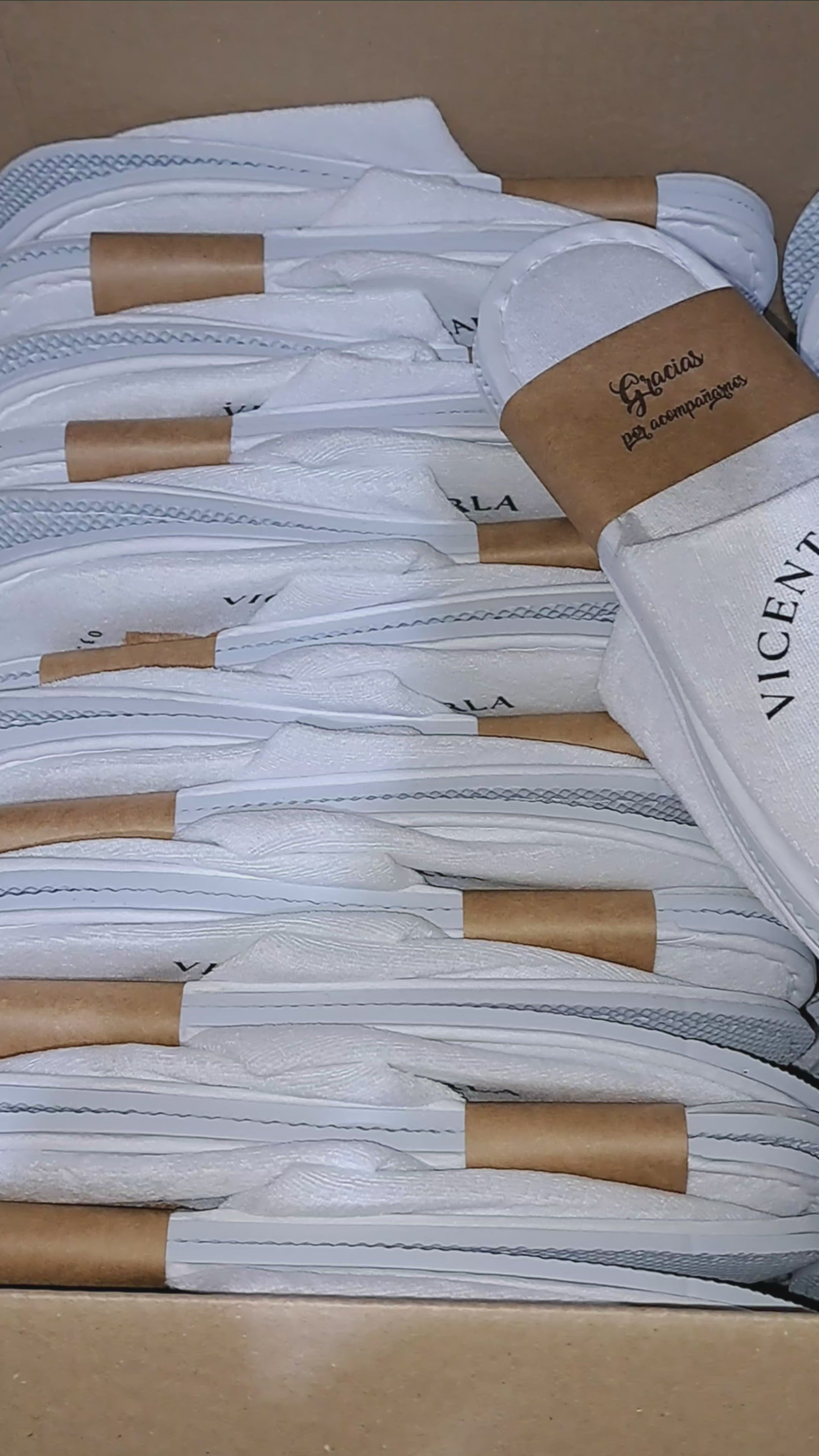 Pack de Pantuflas para Matrimonio con Faja de Papel Kraft